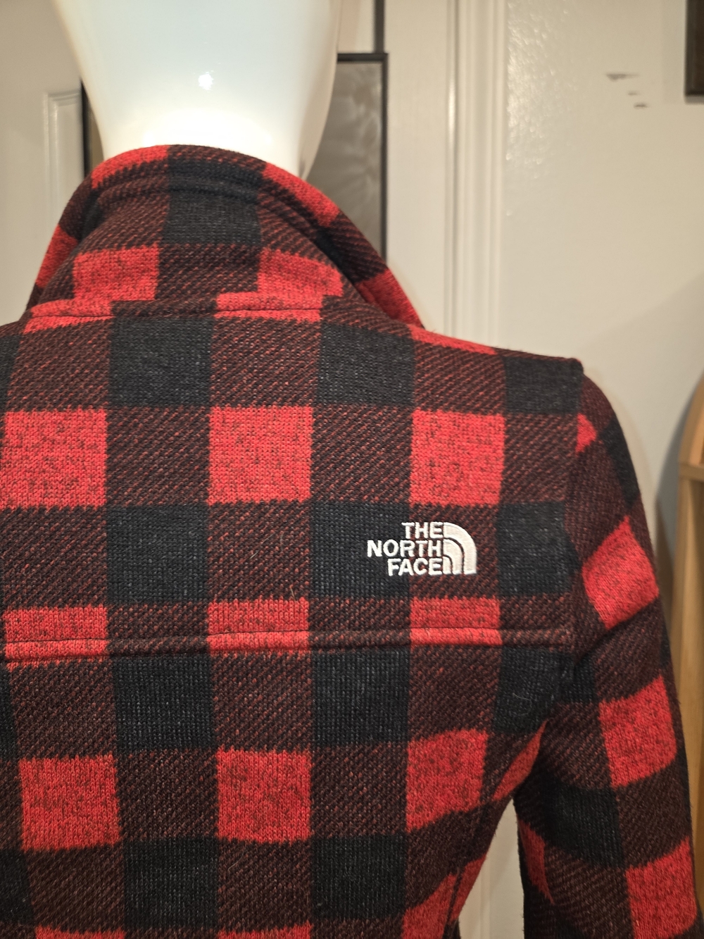 The North Face Women’s Red & Black Buffalo Plaid Fleece Jacket - Picture 9 of 12
